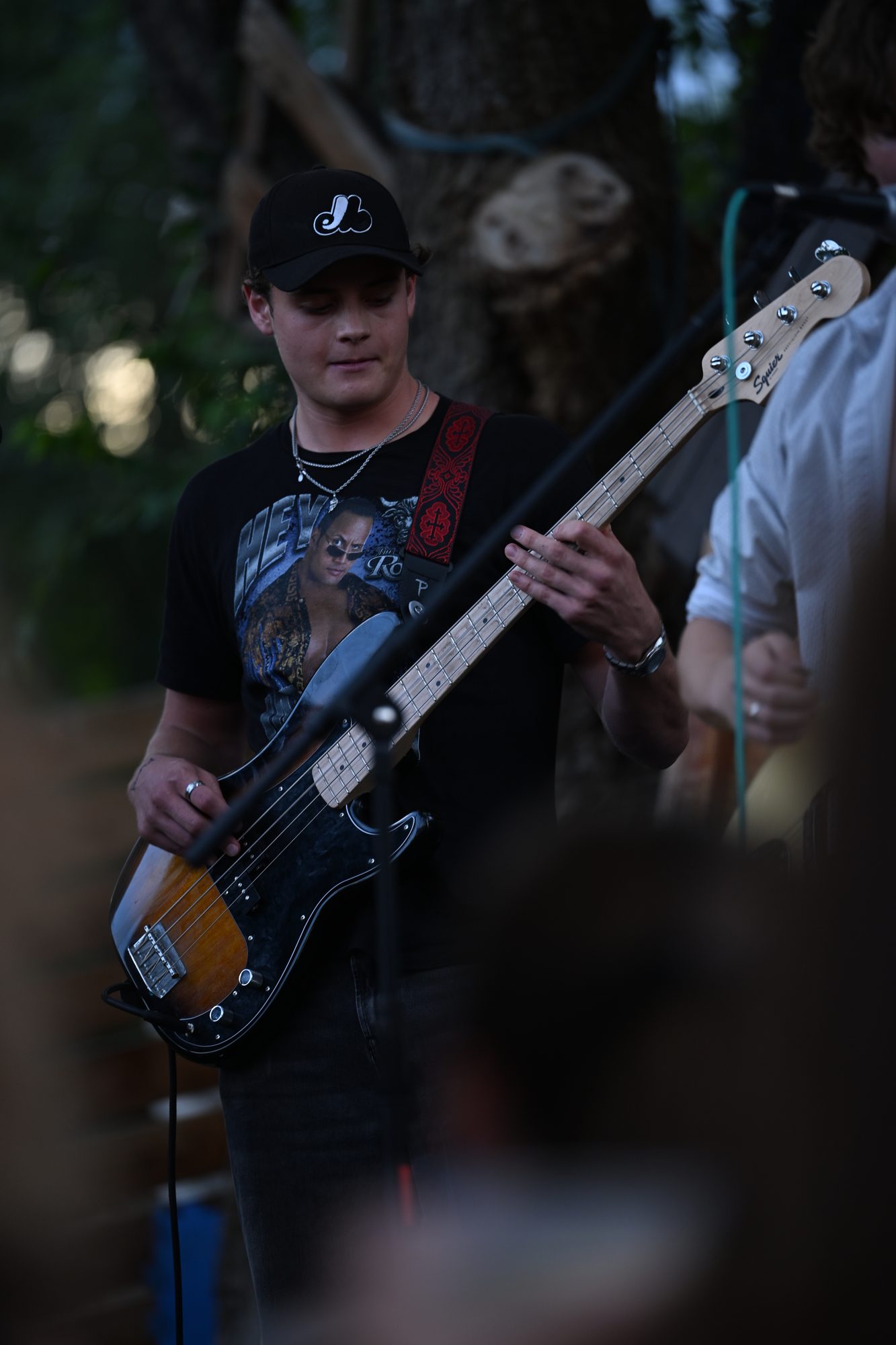 Haven, bass, portrait